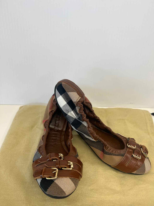 Shoe Size 7.5 Burberry Nova Check Women's Boutique Shoes – Camilla's Closet  Consignment